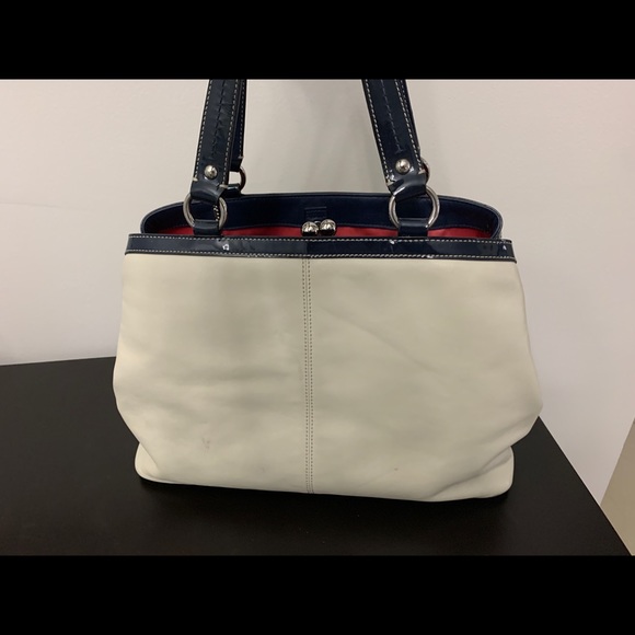 Vintage White Leather Blue Trim Coach Shoulder Bag - Picture 2 of 9